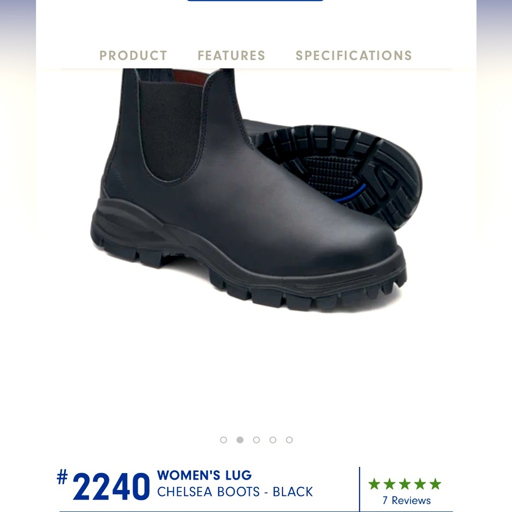 Women’s Blundstone lug Chelsea boot. Black leather, new in box. Perfect!